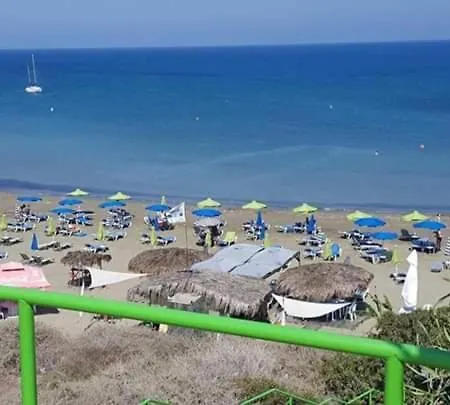 At Faros Beach 펜션 *